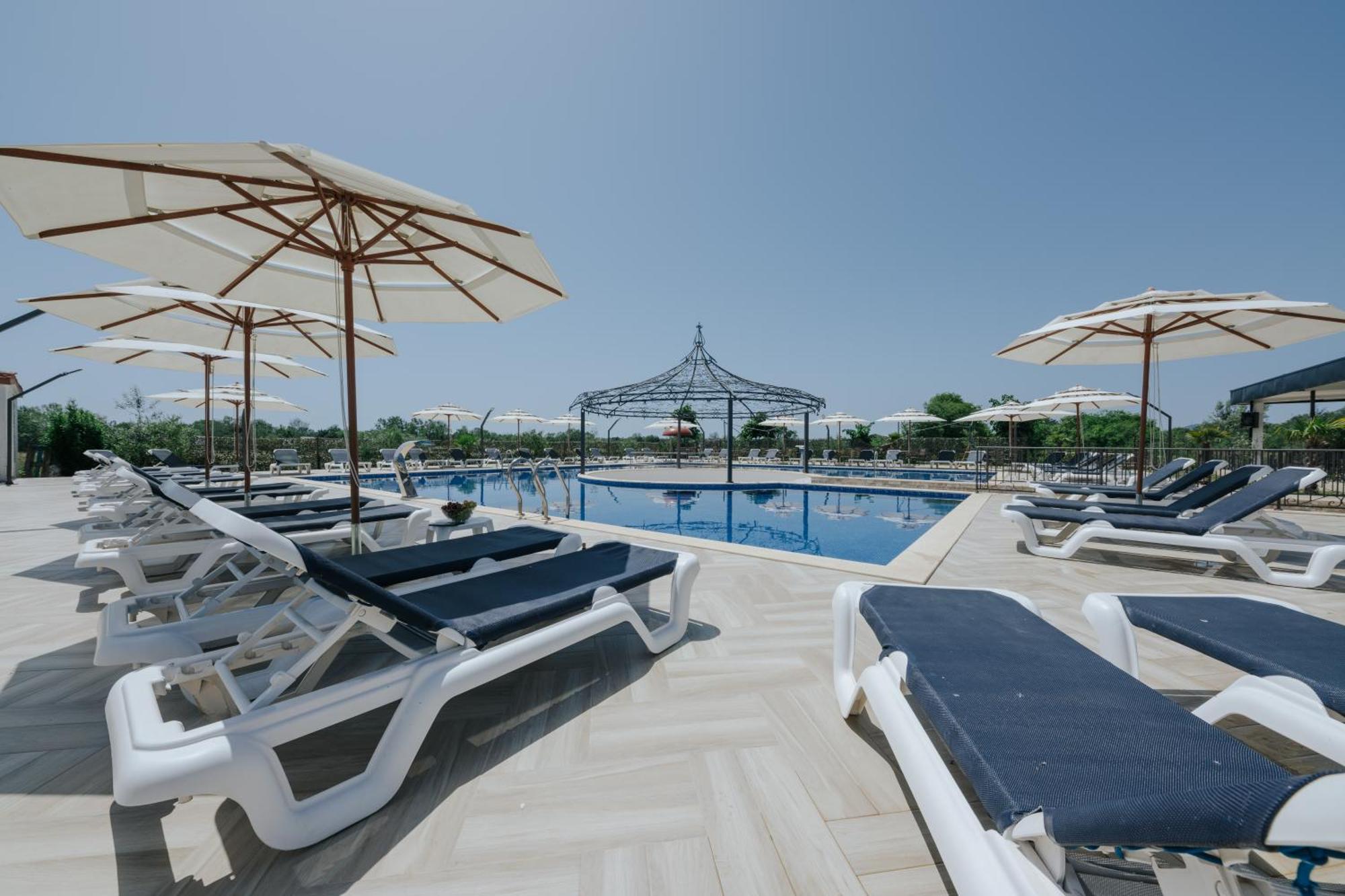 אולסינץ' Imperial Family Resort מראה חיצוני תמונה